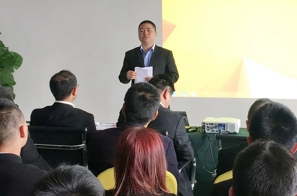 1昊晟企業(yè)第一營銷中心總經(jīng)理朱國亮發(fā)表講話.jpg