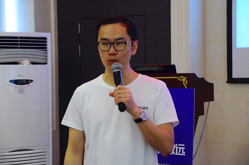 圖四:新濠大理石瓷磚策劃經理 吳劍.jpg